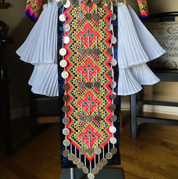 Hmong outfit - Picture 2 of 3